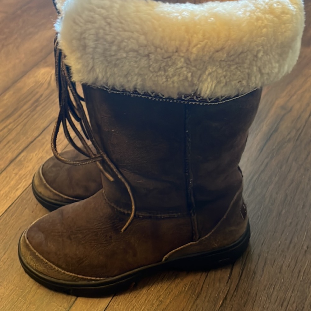 Ugg Cuff Ultimate Shearling Brown Boot Size 6 - image 4